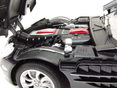Mercedes SLR McLaren 2005 schwarz metallic Modellauto 1:12 Motormax