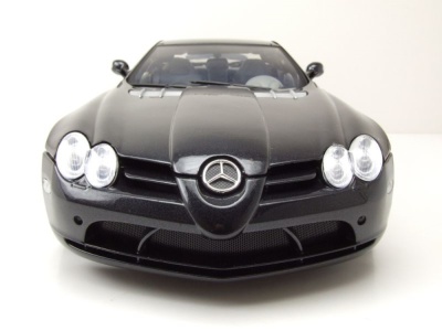 Mercedes SLR McLaren 2005 schwarz metallic Modellauto 1:12 Motormax