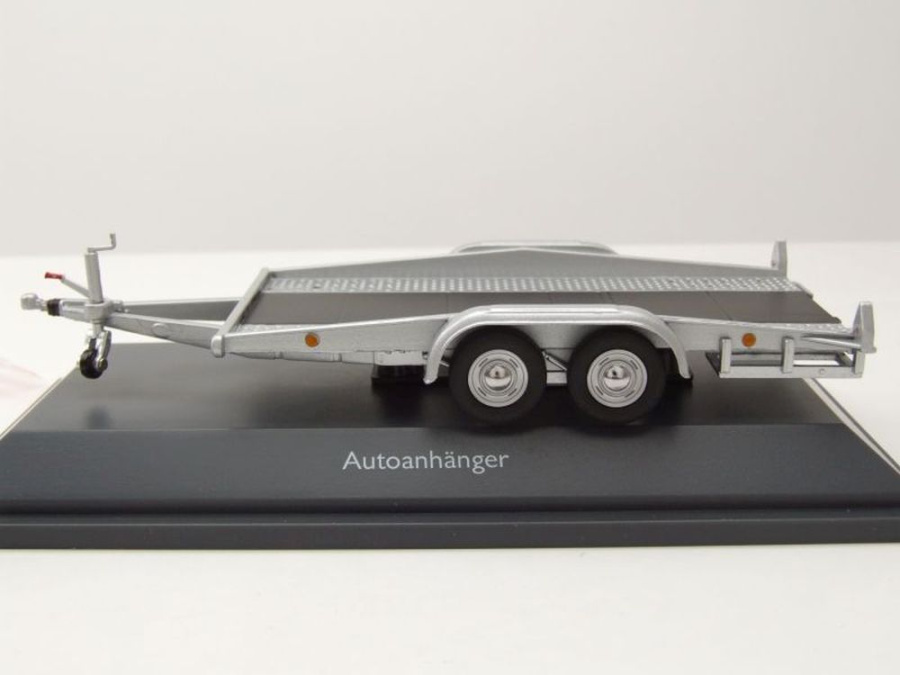 https://www.modellautocenter.de/media/image/product/18231/md/autoanhaenger-anhaenger-2-achsen-grau-modellauto-143-schuco~3.jpg
