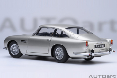 Aston Martin DB5 1964 silber Modellauto 1:18 Autoart