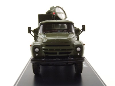 ZIL 130 mit APM 90 Scheinwerfer Militär NVA oliv grün Modellauto 1:43 Premium ClassiXXs