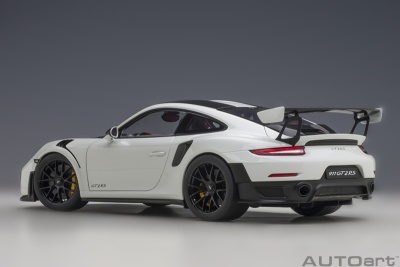 Porsche 911 (991.2) GT2 RS Weissach Package 2017 weiß Modellauto 1:18 Autoart