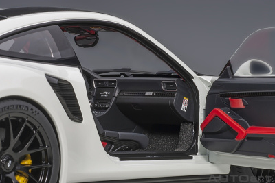 Porsche 911 (991.2) GT2 RS Weissach Package 2017 weiß Modellauto 1:18 Autoart