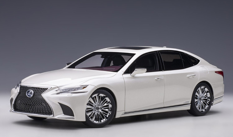 オートアート 118 レクサス LS600 ホワイトパール シリアルナンバー付