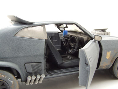 Ford Falcon XB Interceptor V8 1973 schwarz verschmutzt Mad Max ähnlich Modellauto 1:18 Greenlight Collectibles
