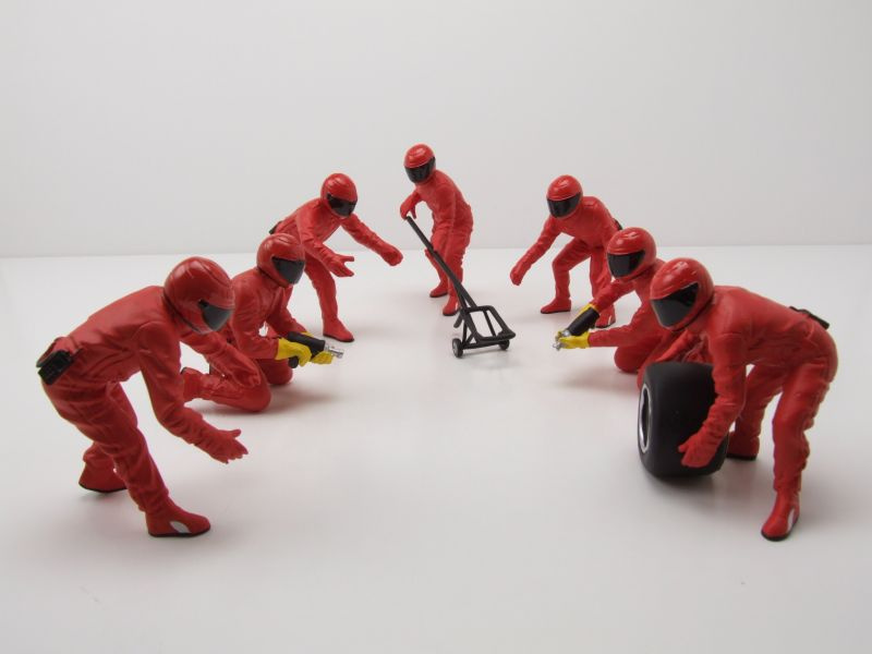 Figuren Set 2 Formel 1 F1 Pit Crew Mechaniker 2020 rot (7 Stück) für 1:18 Modelle American Diorama