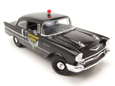 Chevrolet 150 Sedan Ohio State Highway Patrol Police 1957 schwarz Modellauto 1:18 Highway 61