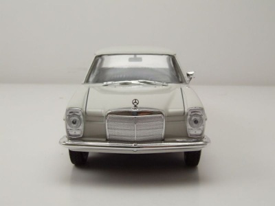 Mercedes 220 Strichacht /8 W114 1968 weiß Modellauto 1:24 Welly