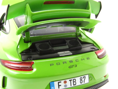 Porsche 911 (991) GT3 2018 gelbgrün Modellauto 1:18 Minichamps
