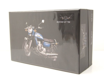 Suzuki GT 750 J 1973 blau metallic Modellmotorrad 1:12 Minichamps