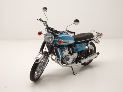 Suzuki GT 750 J 1973 grün Modellmotorrad 1:12 Minichamps