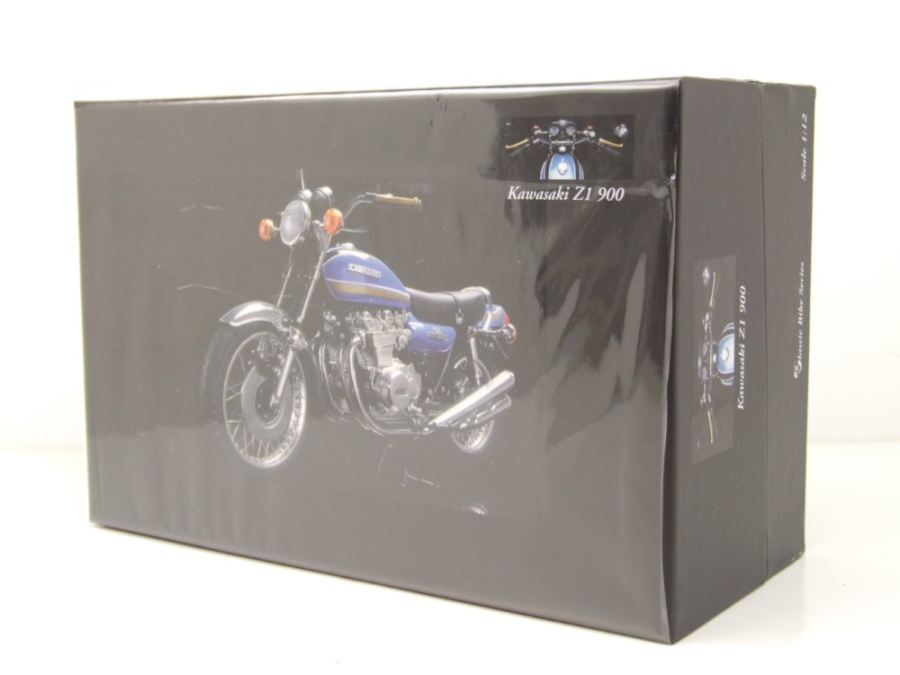 Modell Kawasaki 900 Z1 Super 4 1972 petrol Modellmotorrad 1:12