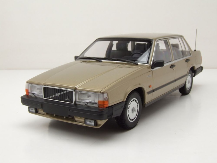 Volvo 740 GL 1986 Or - Maquette 1:18 Minichamps - Die-Cast - Neuve