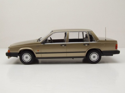 Volvo 740 GL 1986 gold Modellauto 1:18 Minichamps