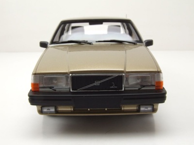Volvo 740 GL 1986 gold Modellauto 1:18 Minichamps