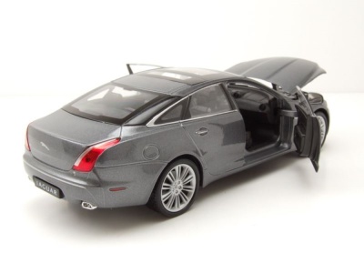 Jaguar XJ 2010 grau metallic Modellauto 1:24 Welly
