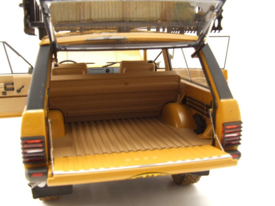 Land Rover Range Rover Camel Trophy Papua Neuguinea 1982 gelb verschmutzt Modellauto 1:18 Almost Real