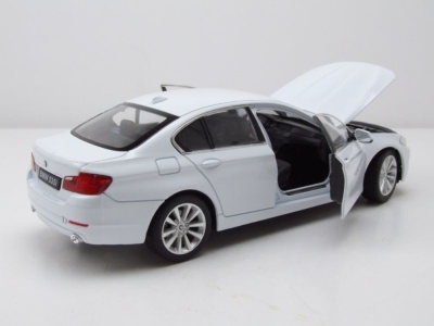 BMW 535i F10 2010 weiß Modellauto 1:24 Welly