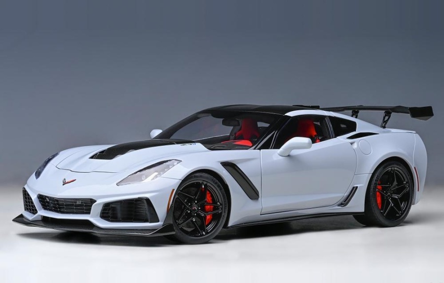 Modellauto Chevrolet Corvette C7 ZR1 2019 grau metallic 1:18 