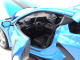 Chevrolet Corvette Stingray C8 High Wing 2020 blau schwarz Modellauto 1:18 Maisto