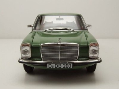Mercedes 200 /8 Strichachter W115 1973 hellgrün Modellauto 1:18 Norev