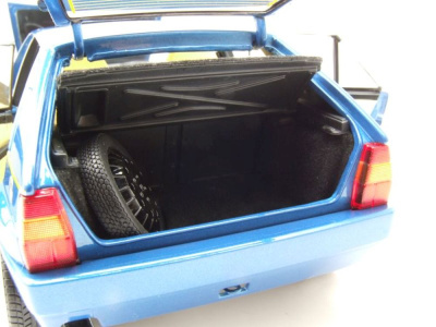 Lancia Delta HF Integrale blau Modellauto 1:18 Kyosho