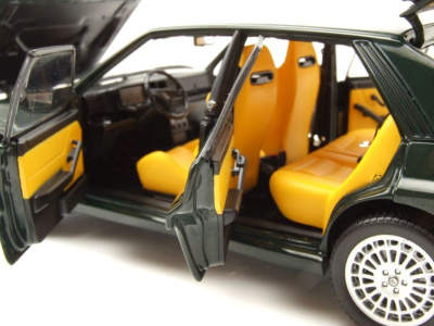 Lancia Delta HF Integrale dunkelgrün Modellauto 1:18 Kyosho