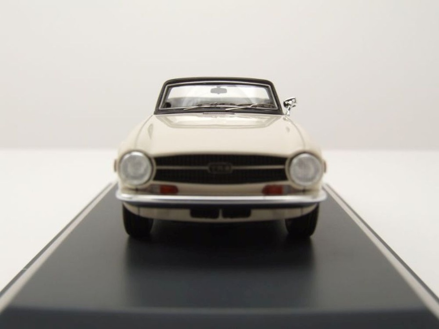 1970 TRIUMPH TR6 Convertible Soft Top - a photo on