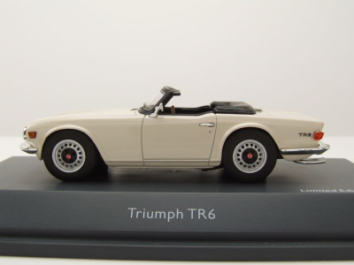 Triumph TR6 offenes Soft Top 1968 weiß Modellauto 1:43 Schuco