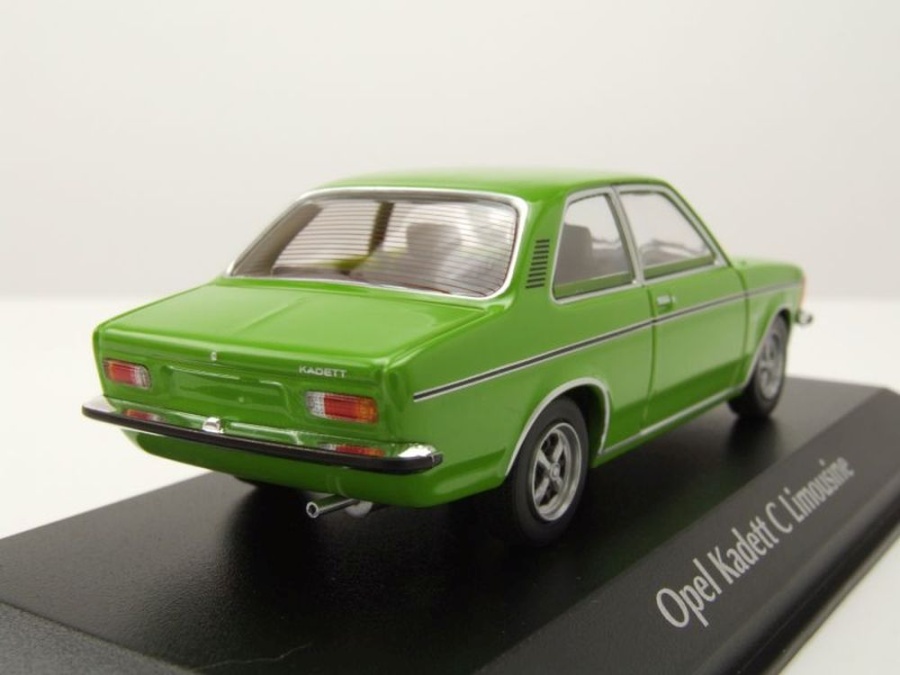 OPEL Kadett D Caravan Kombi 1979 weiss white Maxichamps Minichamps 1:43