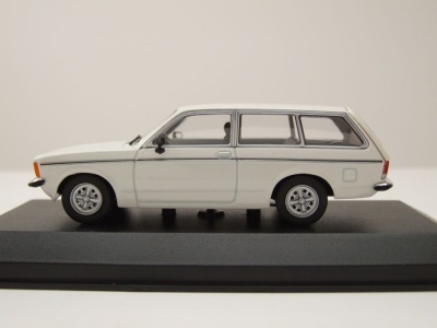 Opel Kadett C Caravan L Kombi 1978 weiß Modellauto 1:43 Maxichamps