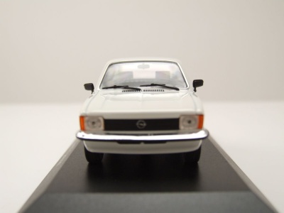 Opel Kadett C Caravan L Kombi 1978 weiß Modellauto 1:43 Maxichamps