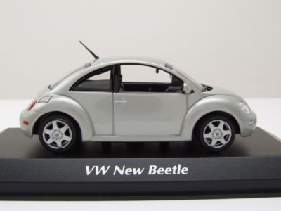 VW New Beetle Käfer 1998 silber Modellauto 1:43 Maxichamps