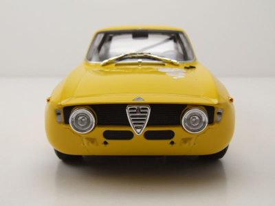 Alfa Romeo GTA 1300 Junior 1971 gelb Modellauto 1:18 Minichamps