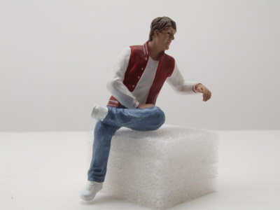 Figur Adam sitzend für 1:18 Modelle American Diorama