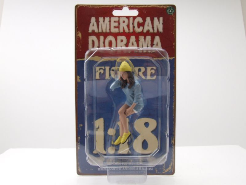 Figur Car Meet 3 Frau gelbe Mütze für 1:18 Modelle American Diorama