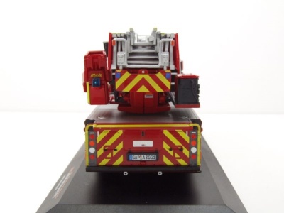 Mercedes Atego DLK 23/12 Metz Freiwillige Feuerwehr Garmisch-Patenkirchen rot Modellauto 1:43 ixo models
