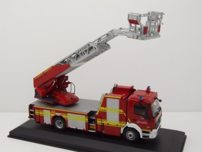 Mercedes Atego DLK 23/12 Metz Freiwillige Feuerwehr Garmisch-Patenkirchen rot Modellauto 1:43 ixo models