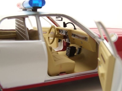 Dodge Monaco 1977 rot weiß Finchburg County Sheriff Modellauto 1:24 Greenlight Collectibles