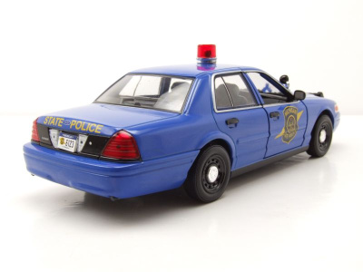 Ford Crown Victoria 2008 blau Police Interceptor Michigan State Modellauto 1:24 Greenlight Collectibles