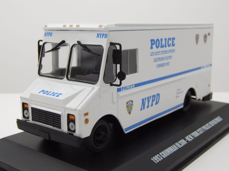 Grumman Olson LLV NYPD Police 1993 weiß Modellauto 1:43...