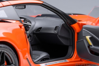 Chevrolet Corvette C7 ZR1 Racing 2019 sebring orange Modellauto 1:18 Autoart