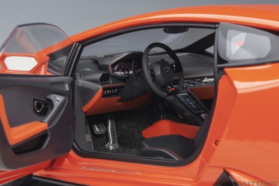 Lamborghini Huracan EVO 2019 orange Modellauto 1:18 Autoart
