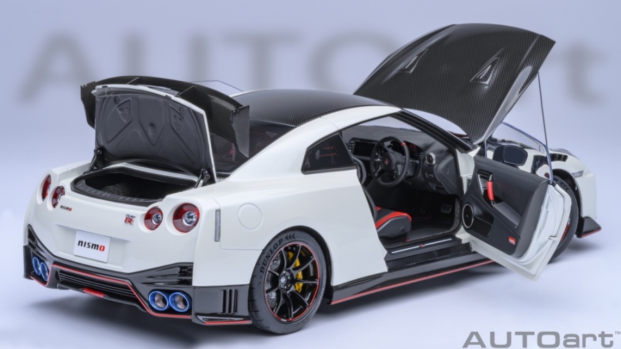 Modellauto Nissan GT-R R35 Nismo 2020 brilliant weiß metallic 