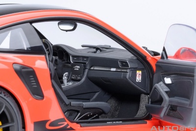 Porsche 911 (991.2) GT3 RS Weissach 2017 lava orange Alufelgen Modellauto 1:18 Autoart