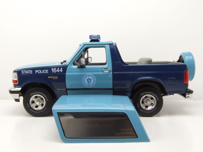 Ford Bronco XLT 1996 Massachusetts State Police blau Modellauto 1:18 Greenlight Collectibles
