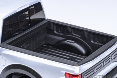Ford F-150 Raptor Supercrew Pick Up 2017 silber Modellauto 1:18 Autoart