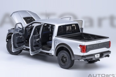 Ford F-150 Raptor Supercrew Pick Up 2017 silber Modellauto 1:18 Autoart