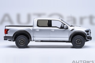 Ford F-150 Raptor Supercrew Pick Up 2017 silber Modellauto 1:18 Autoart