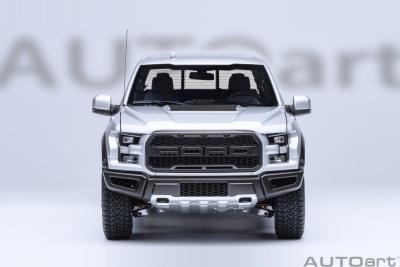 Ford F-150 Raptor Supercrew Pick Up 2017 silber Modellauto 1:18 Autoart